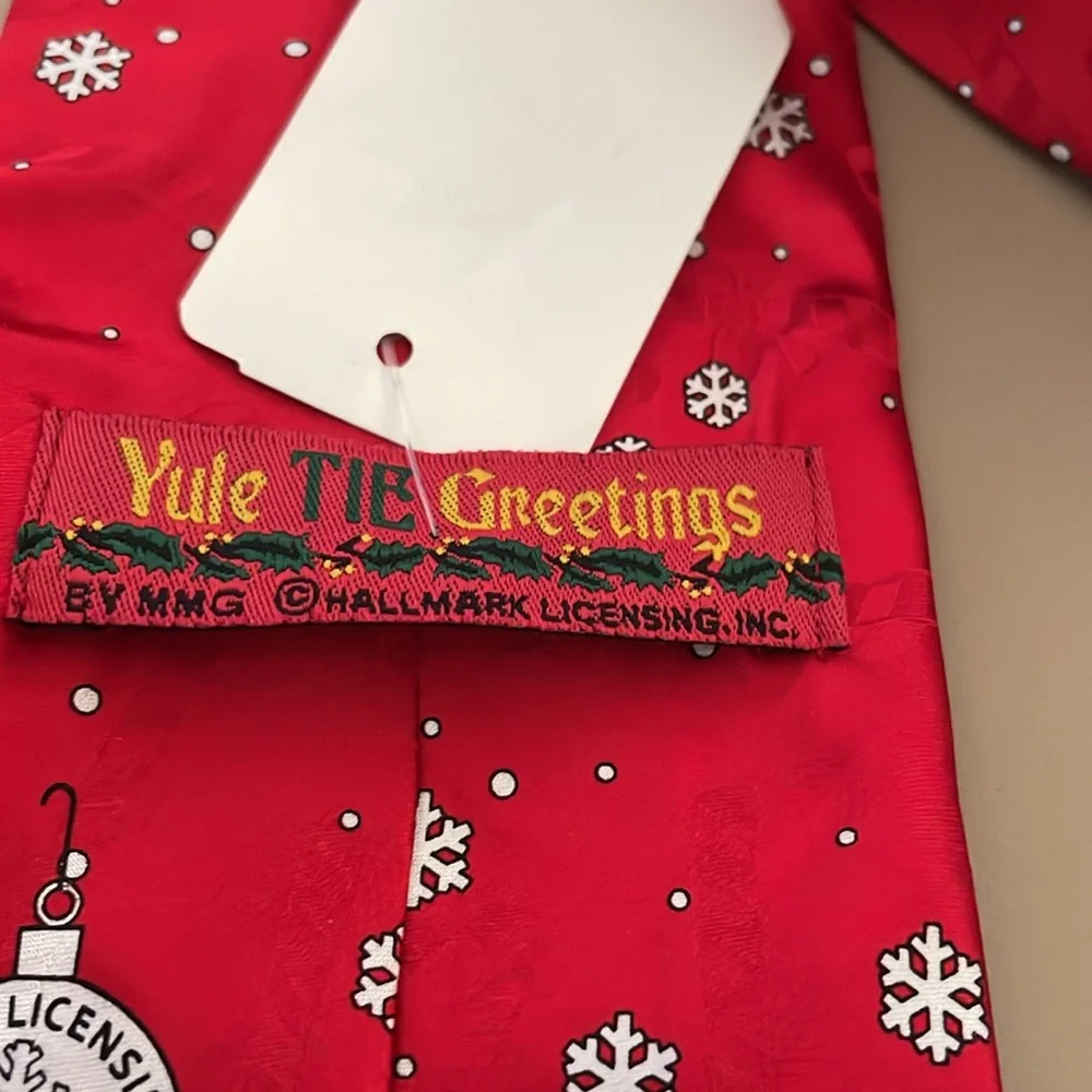 Xmas tie NWT. Yule time greetings. 100 % silk. Great to put away as a gift